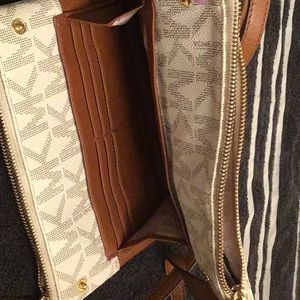 Michael Kors Bags - M.K. Crossbody bag Michael Kors Bags - M.K. Crossbody bag